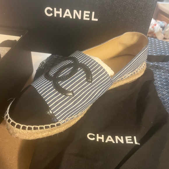 Barely worn (1 time) Authentic Chanel Espadrilles Size 9 Excellent Condition! - Picture 4 of 4